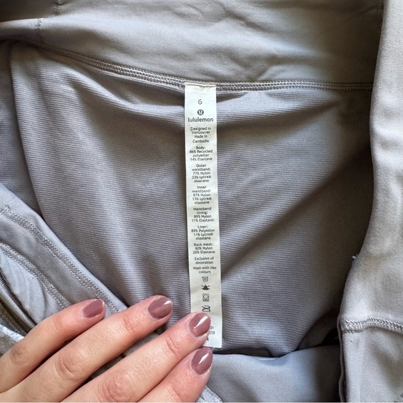 Lululemon Run Times Short II 4” Washed Marble Alpine White/Silverscreen– Size 6 - Picture 13 of 15